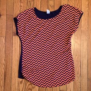 Expresso chevron hi-low top. Size m